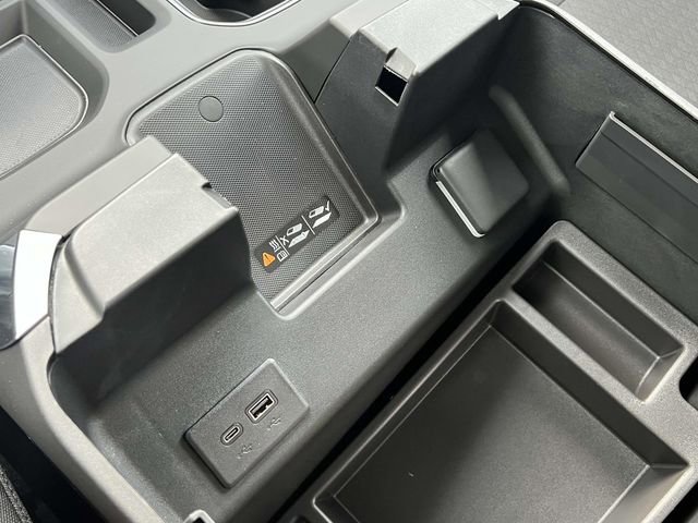 Used 2025 GMC Sierra 1500 Elevation image 23