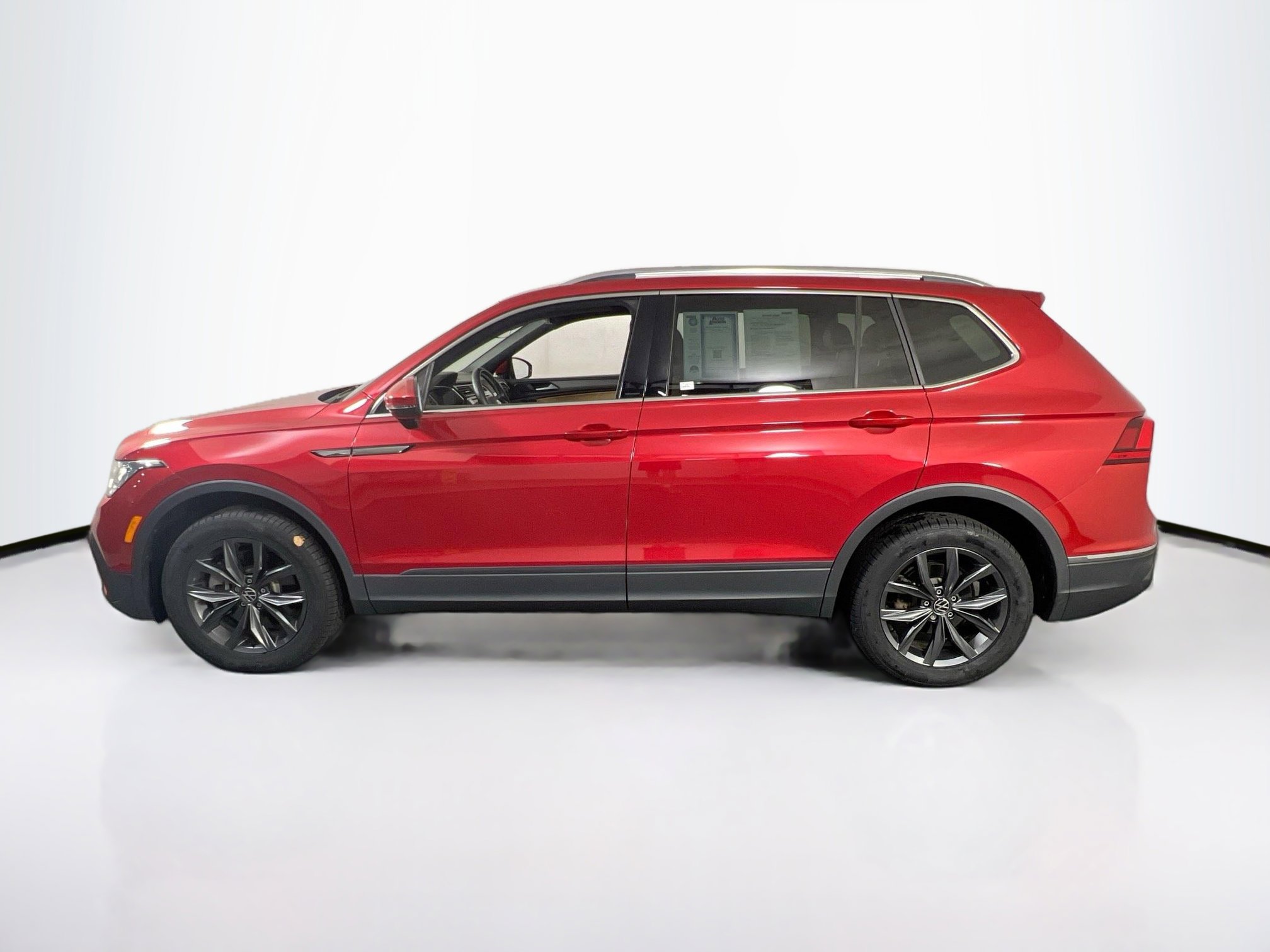 Used 2022 Volkswagen Tiguan SE AWD/4WD image 8