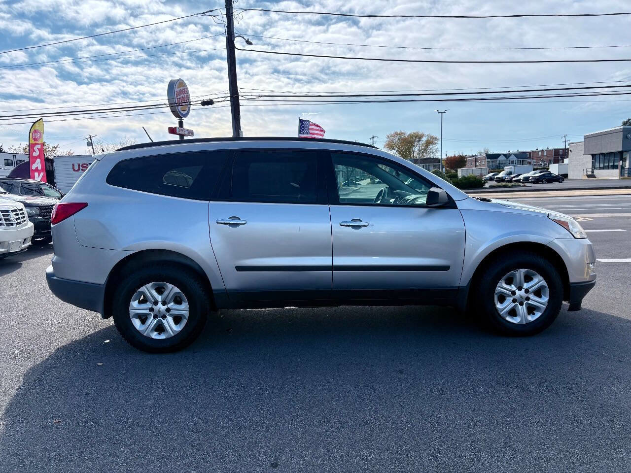 Used 2011 Chevrolet Traverse LS image 7