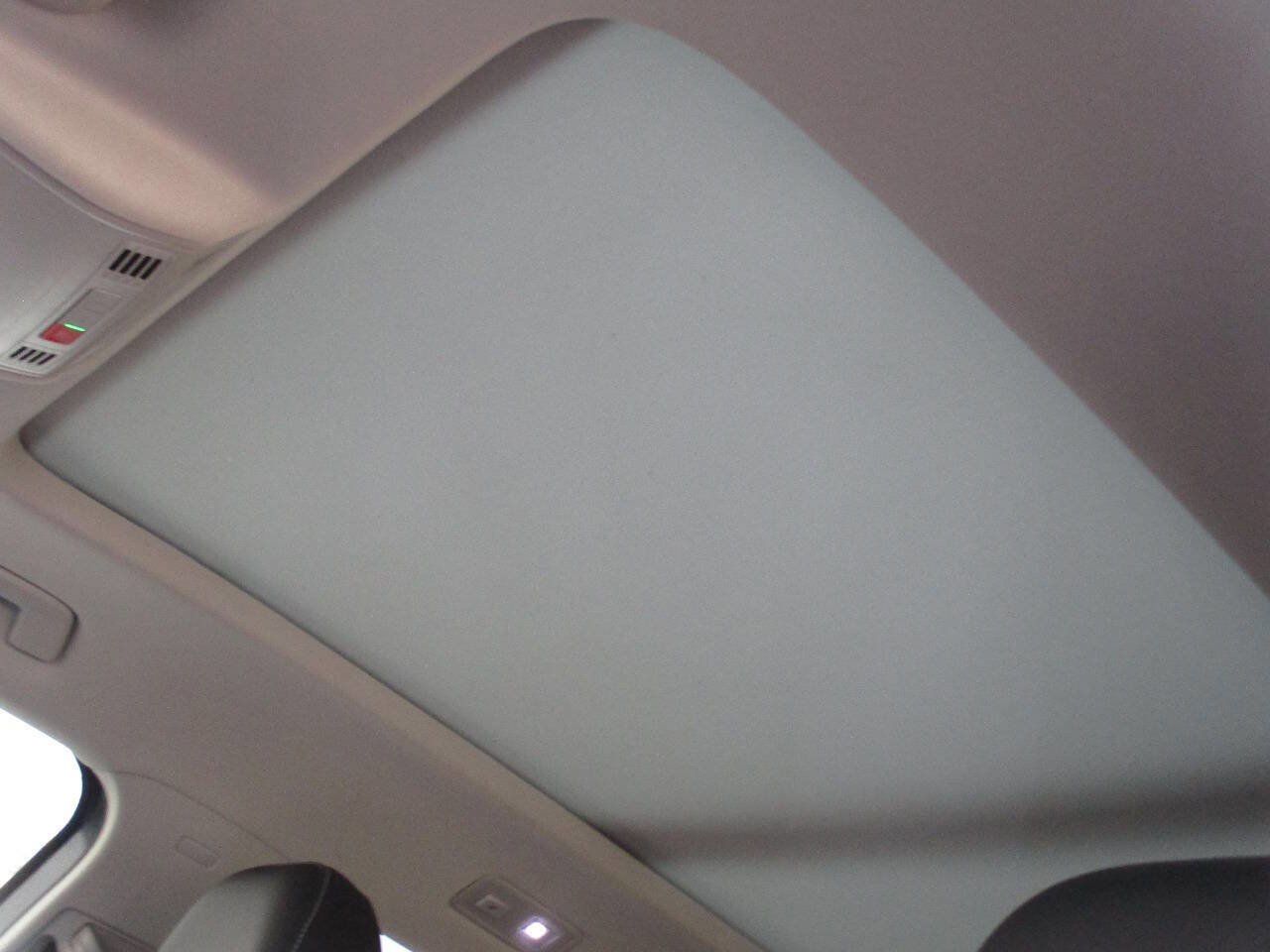 Used 2022 Volkswagen Taos SEL image 45