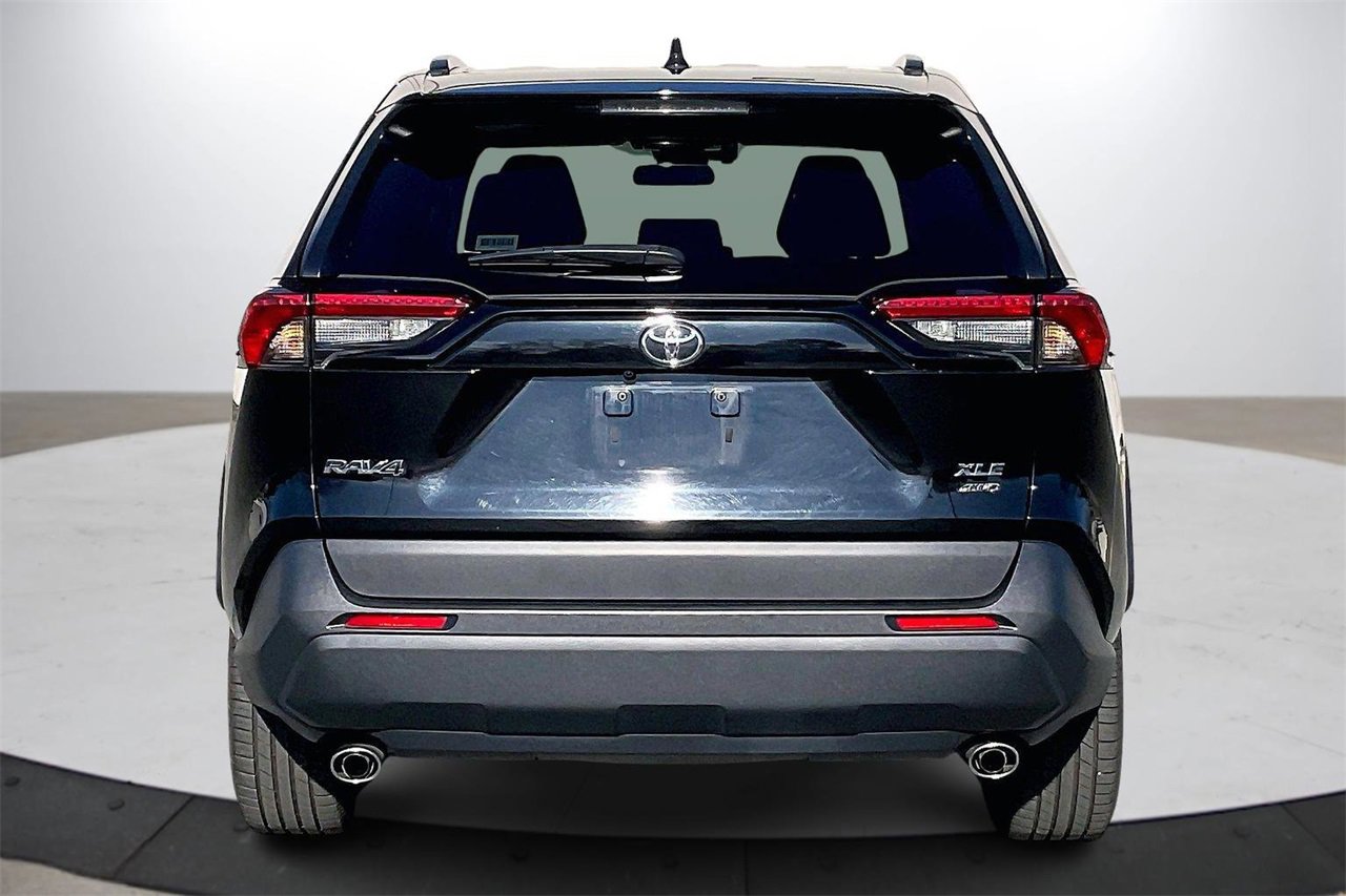 Used 2022 Toyota RAV4 XLE Premium image 8