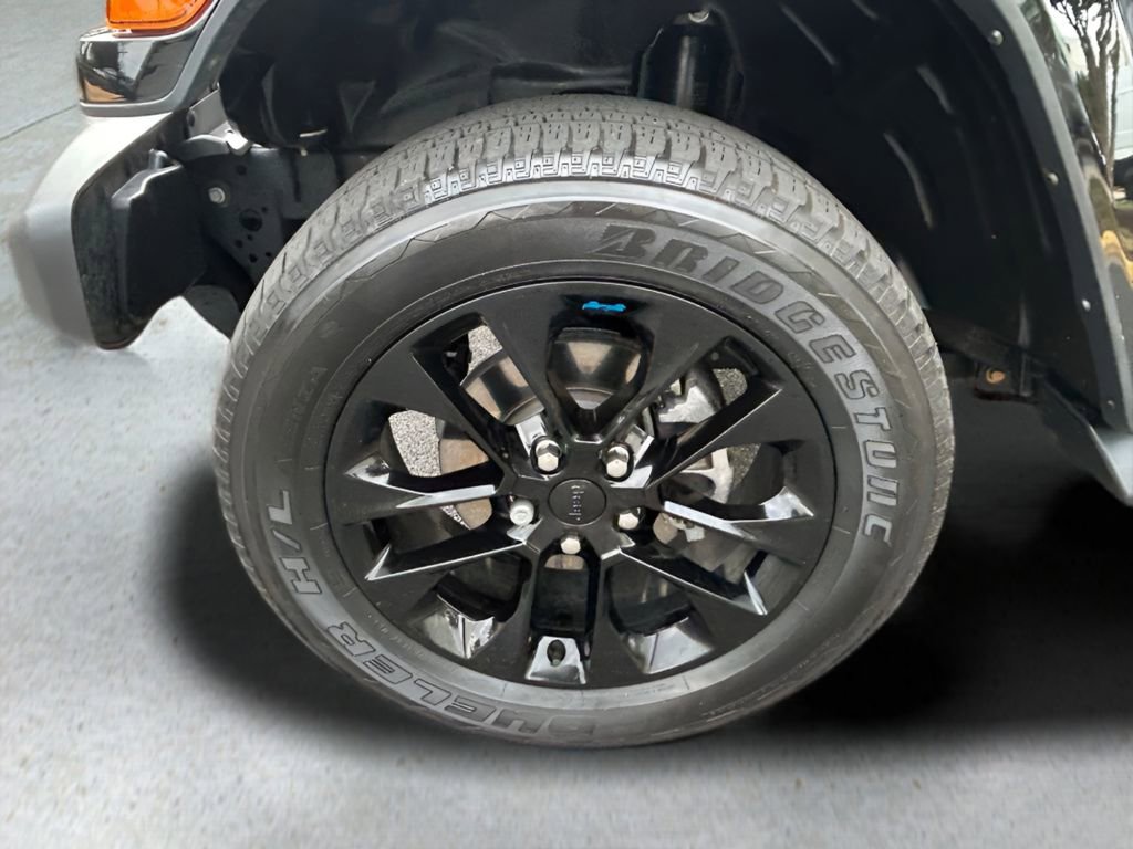 Used 2022 Jeep Wrangler Unlimited Sahara w/ Cold Weather Group image 12