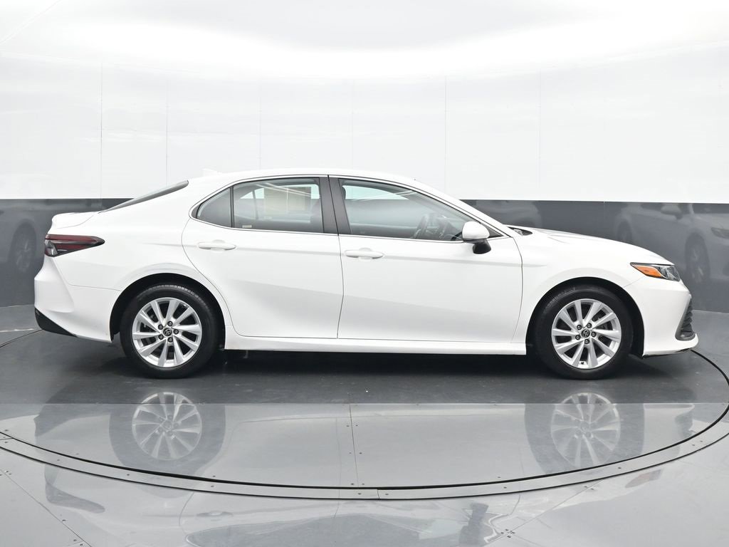 Used 2022 Toyota Camry LE image 7