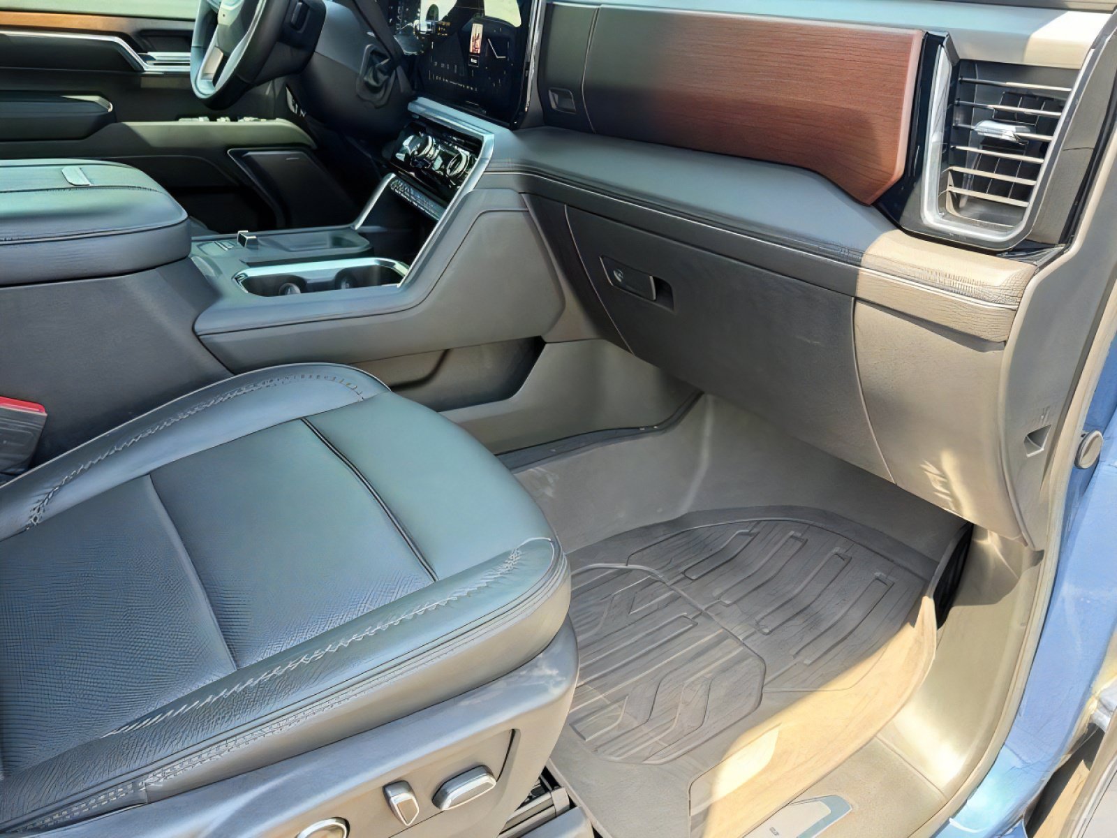 Used 2024 GMC Sierra 3500 Denali w/ Technology Package AWD/4WD image 13