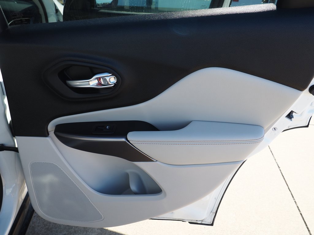 Used 2022 Jeep Cherokee Limited image 35