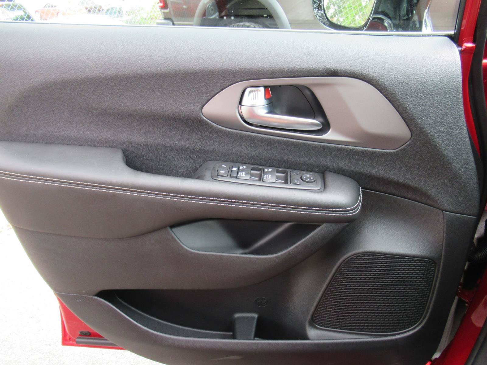 New 2027 Chrysler Pacifica LX FWD image 18
