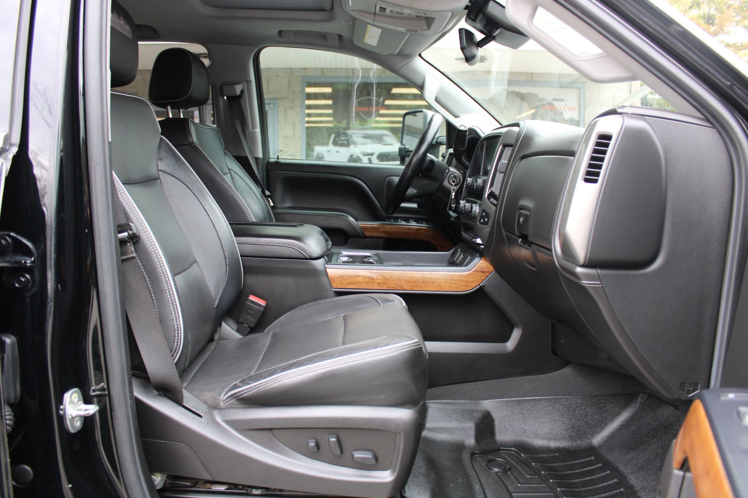 Used 2019 Chevrolet Silverado 2500 High Country w/ Duramax Plus Package image 7