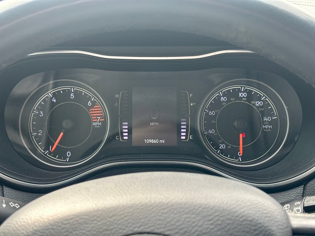 Used 2019 Jeep Cherokee Latitude Plus AWD/4WD image 27