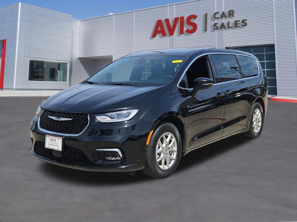 Used 2025 Chrysler Pacifica Select image 1