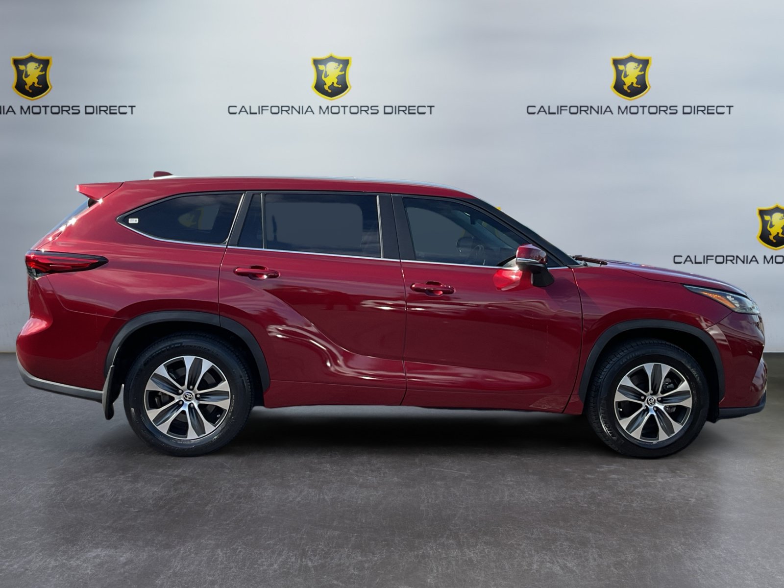 Used 2023 Toyota Highlander XLE FWD image 4