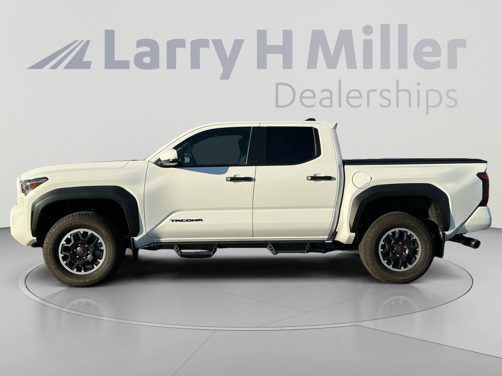 Used 2024 Toyota Tacoma TRD Off-Road w/ TRD Off Road Upgrade Package AWD/4WD image 2