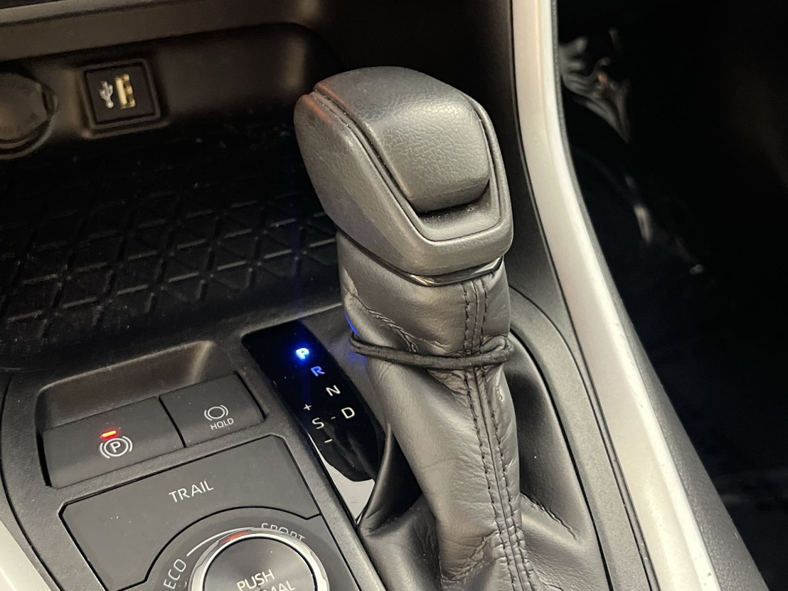 Used 2025 Toyota RAV4 XLE AWD/4WD image 22