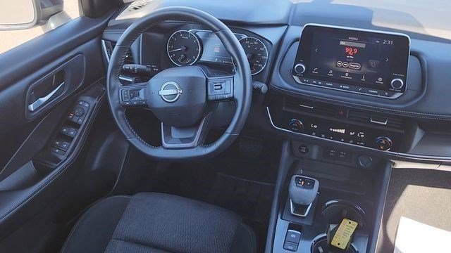 Used 2025 Nissan Rogue SV image 5