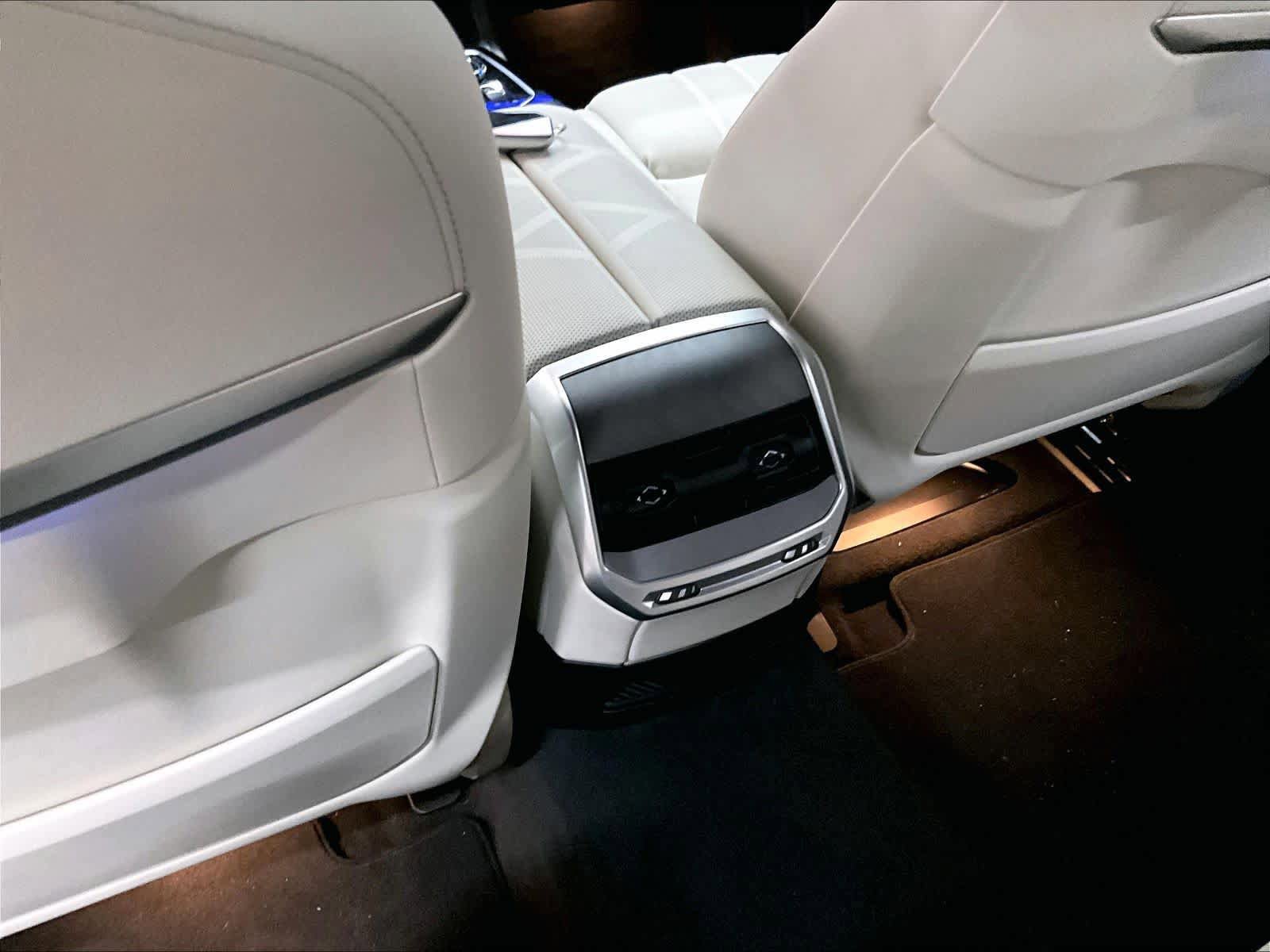 Certified 2025 BMW 760i xDrive AWD/4WD image 36