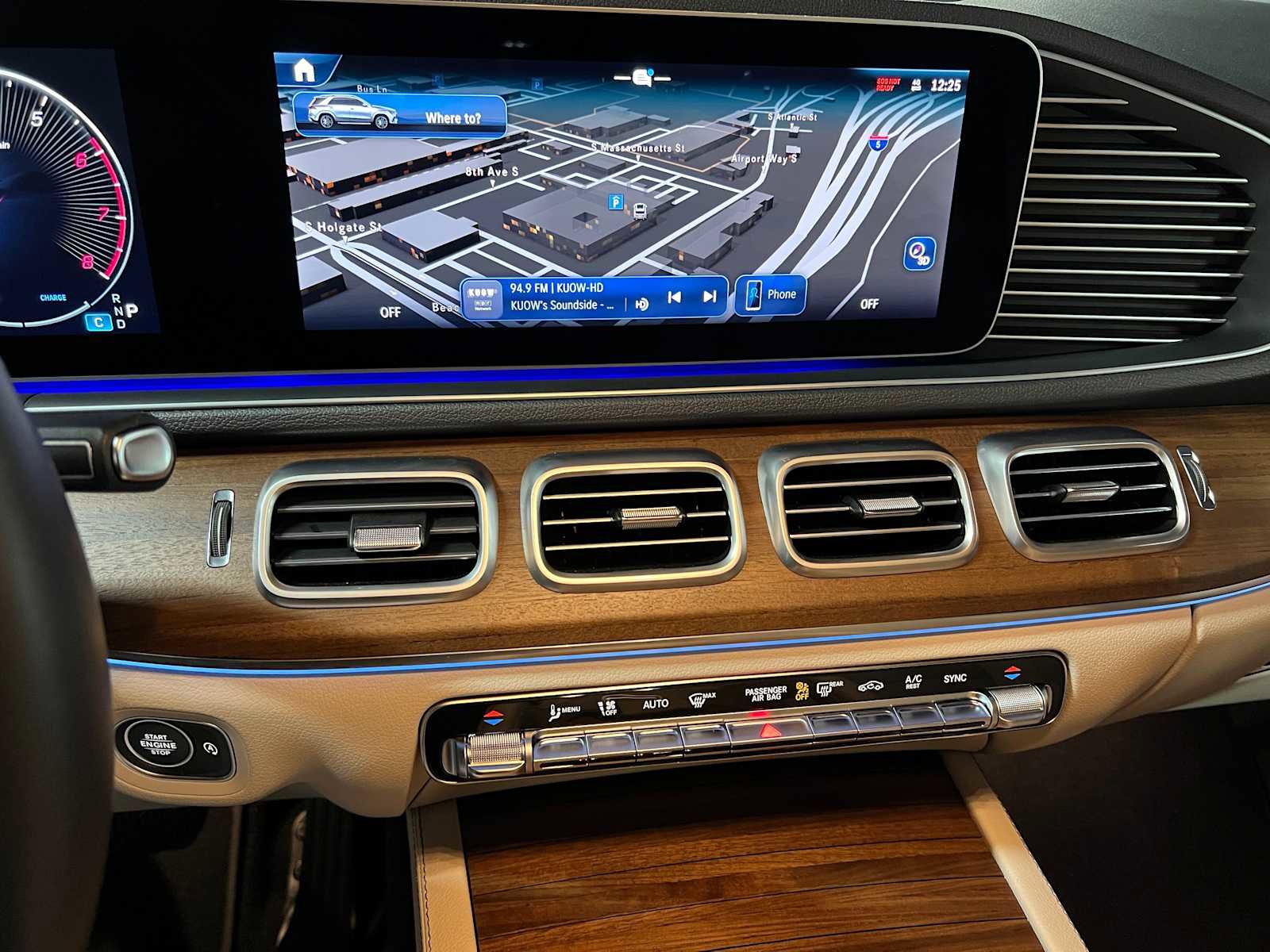 Used 2025 Mercedes-Benz GLE 450 4MATIC image 33