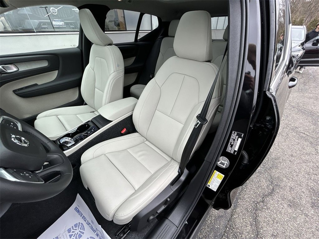 New 2025 Volvo XC40 B5 Plus w/ Climate Package image 11