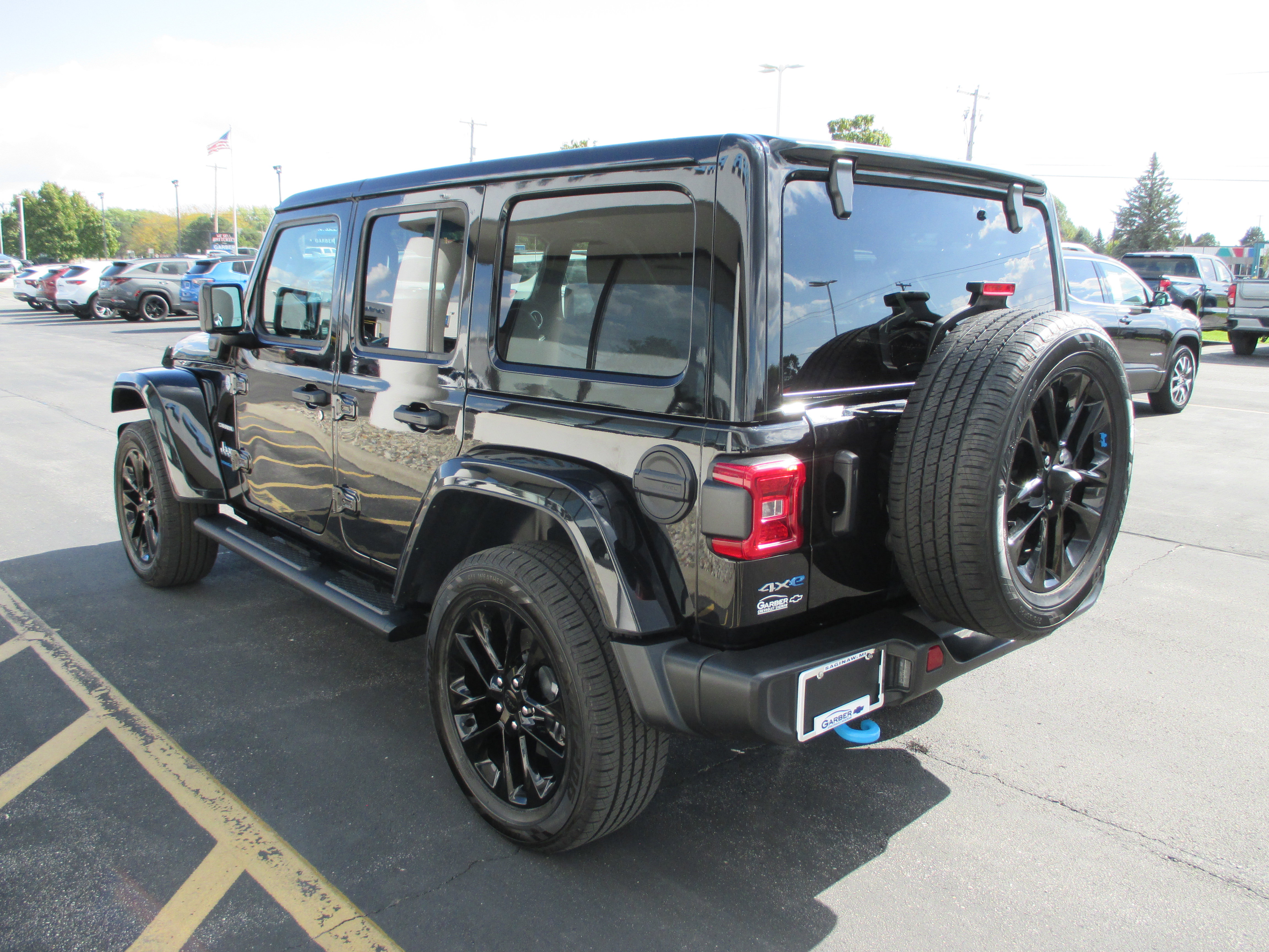 Used 2023 Jeep Wrangler Unlimited Sahara w/ Cold Weather Group image 5