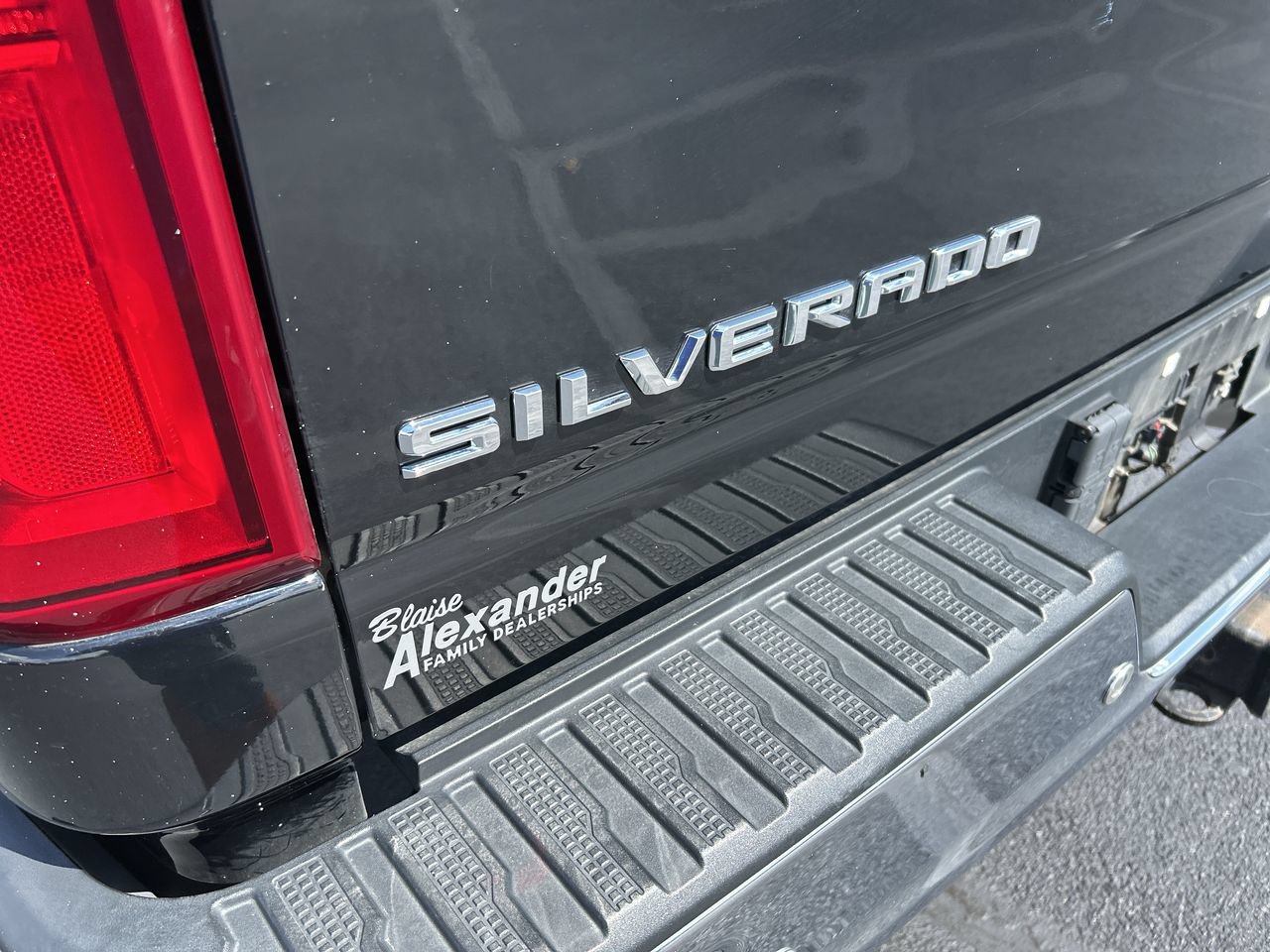 Used 2020 Chevrolet Silverado 2500 LTZ w/ LTZ Premium Package AWD/4WD image 11