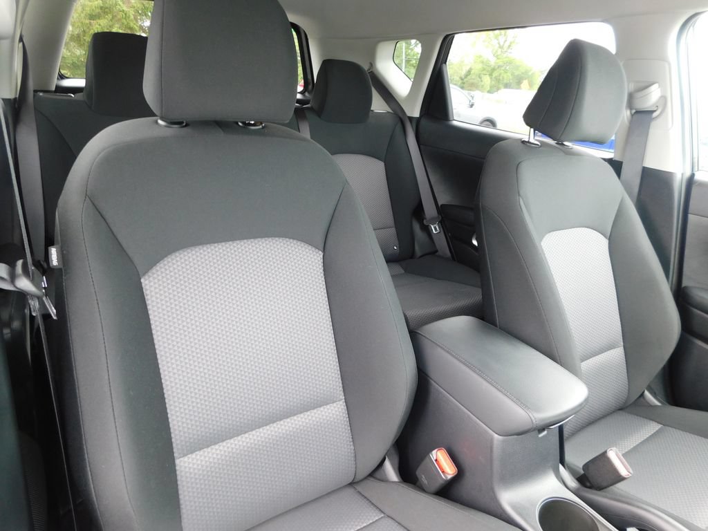 Used 2025 Kia Soul LX w/ LX Technology Package FWD image 18