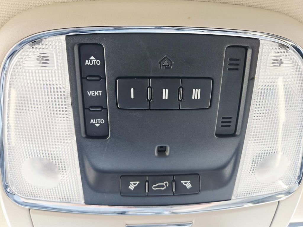 Used 2014 Jeep Grand Cherokee Limited w/ Trailer Tow Group IV RWD image 33