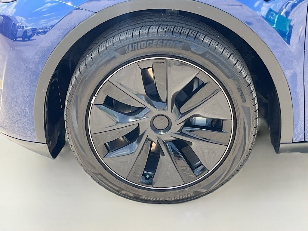 Used 2025 Tesla Model Y Long Range RWD image 31