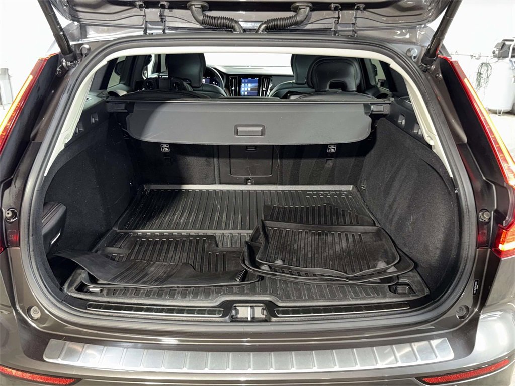 Used 2023 Volvo V60 B5 Cross Country Plus w/ Climate Package image 17