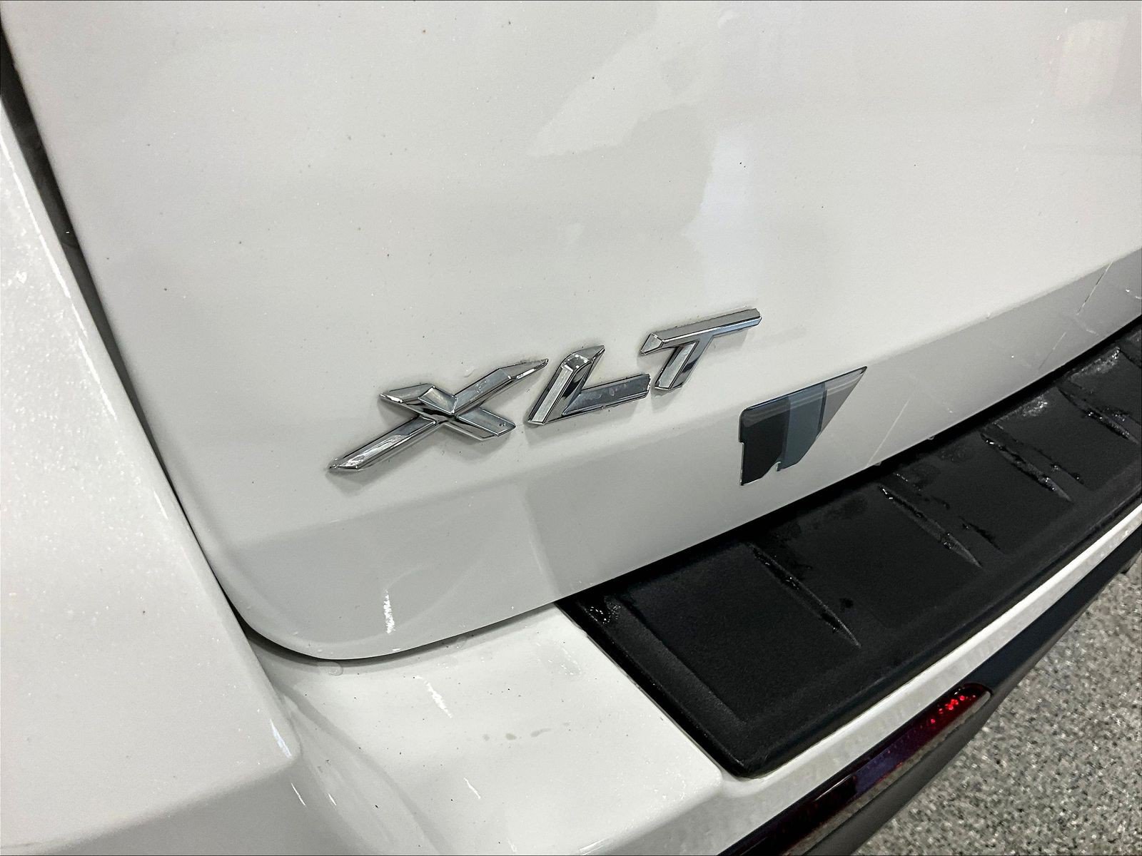 Used 2022 Ford Explorer XLT w/ Equipment Group 202A AWD/4WD image 24