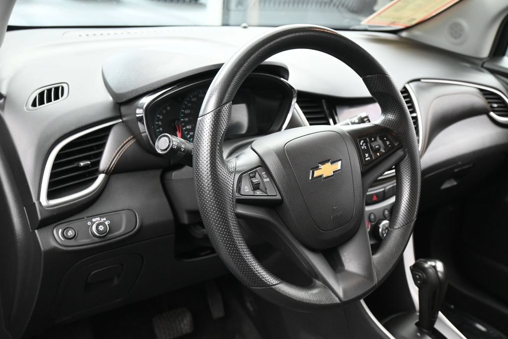 Used 2022 Chevrolet Trax LS w/ Tint and Cruise Package AWD/4WD image 14