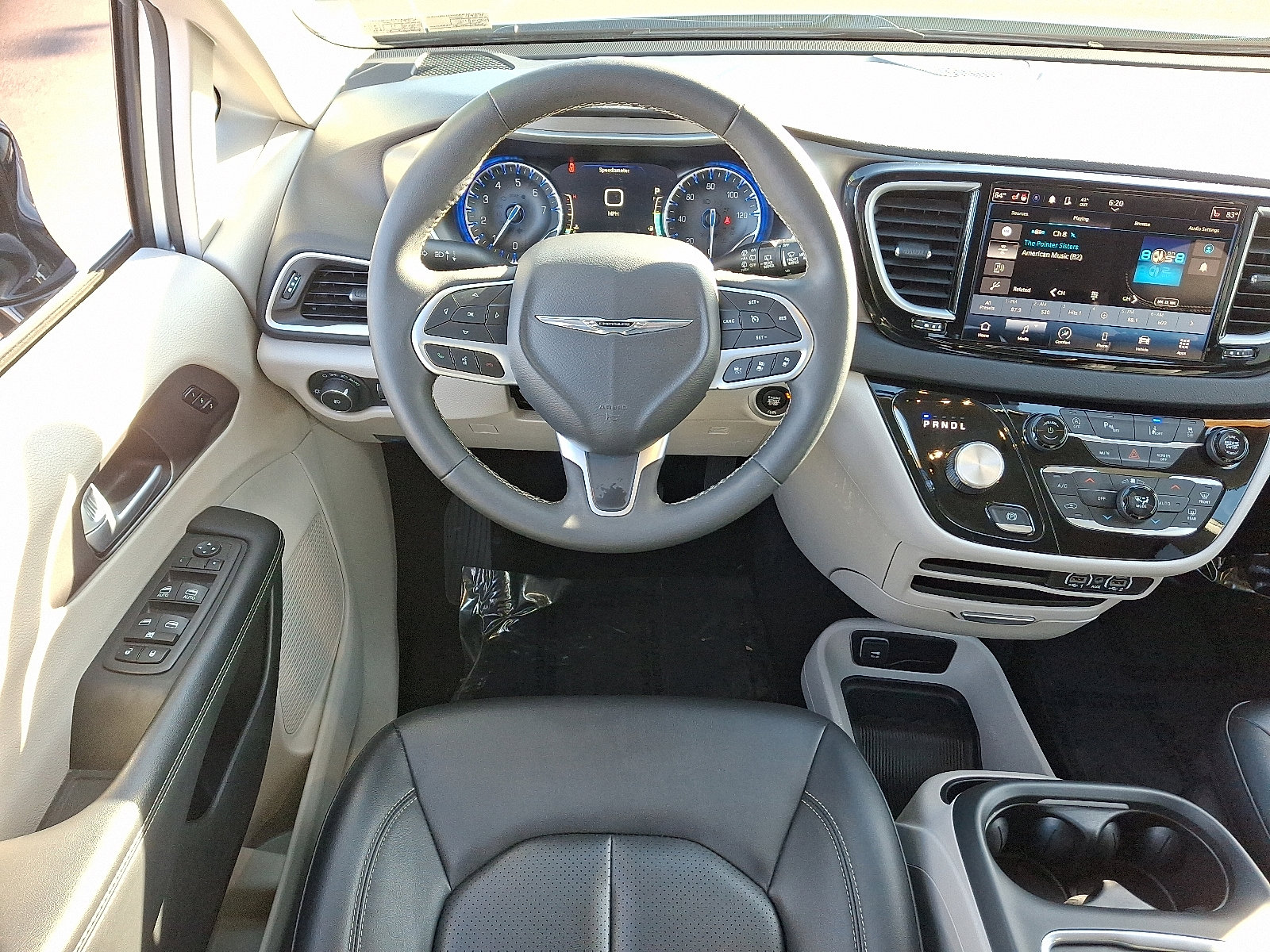 Used 2024 Chrysler Pacifica Touring-L FWD image 12