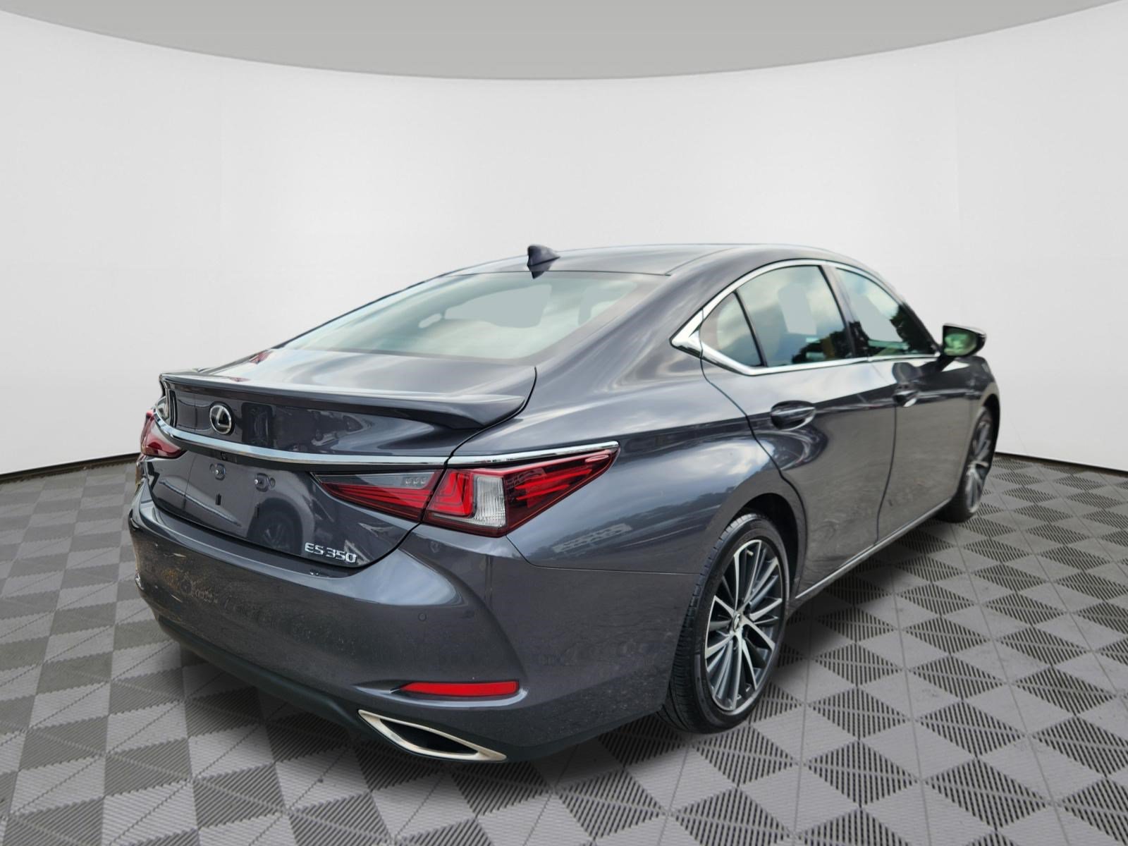 Used 2024 Lexus ES 350 w/ Premium Package FWD image 4