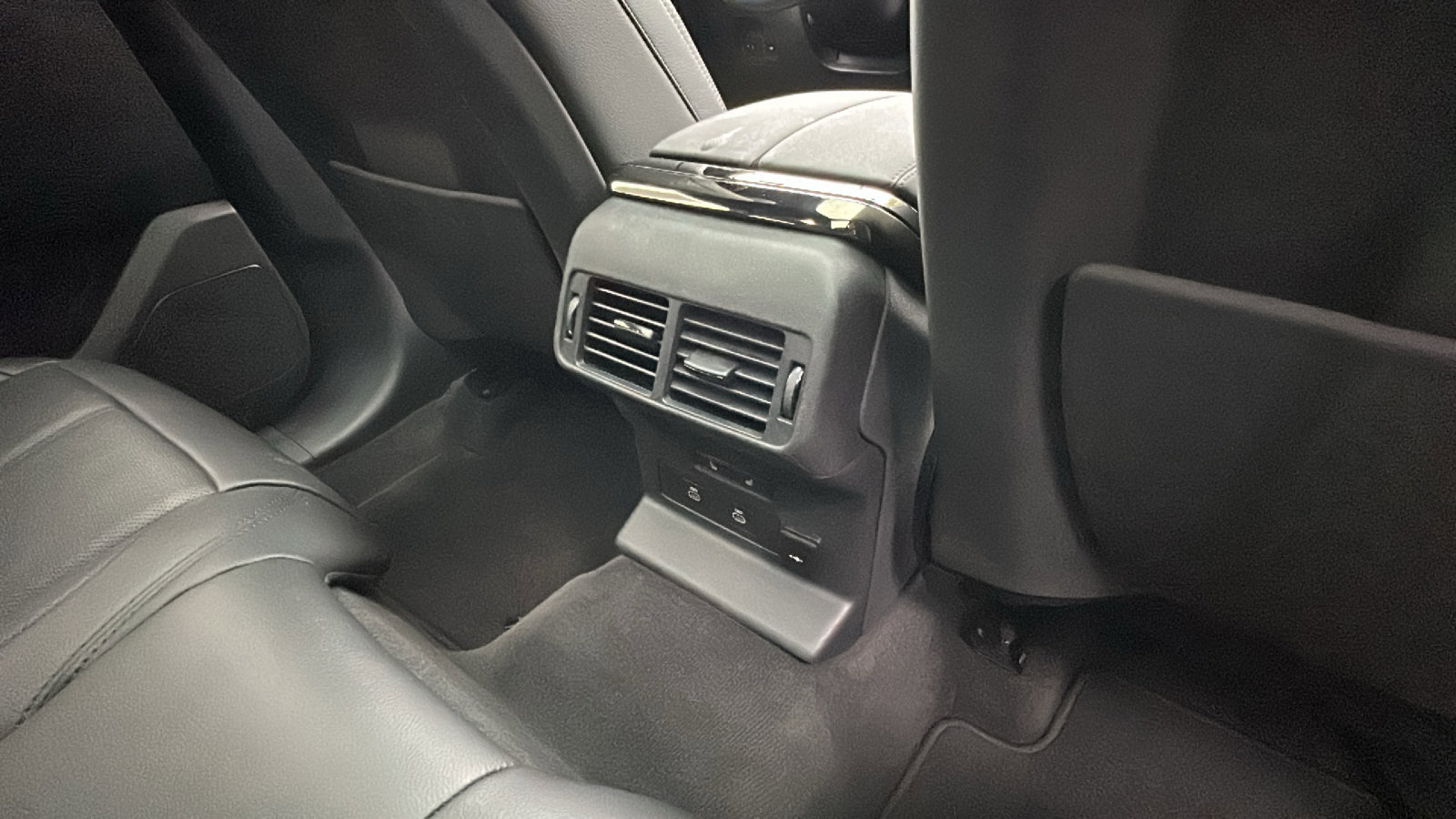 Used 2025 Land Rover Range Rover Velar Dynamic SE image 26