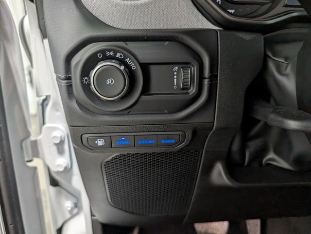 Used 2025 Jeep Wrangler Unlimited Sahara w/ Safety Group AWD/4WD image 18