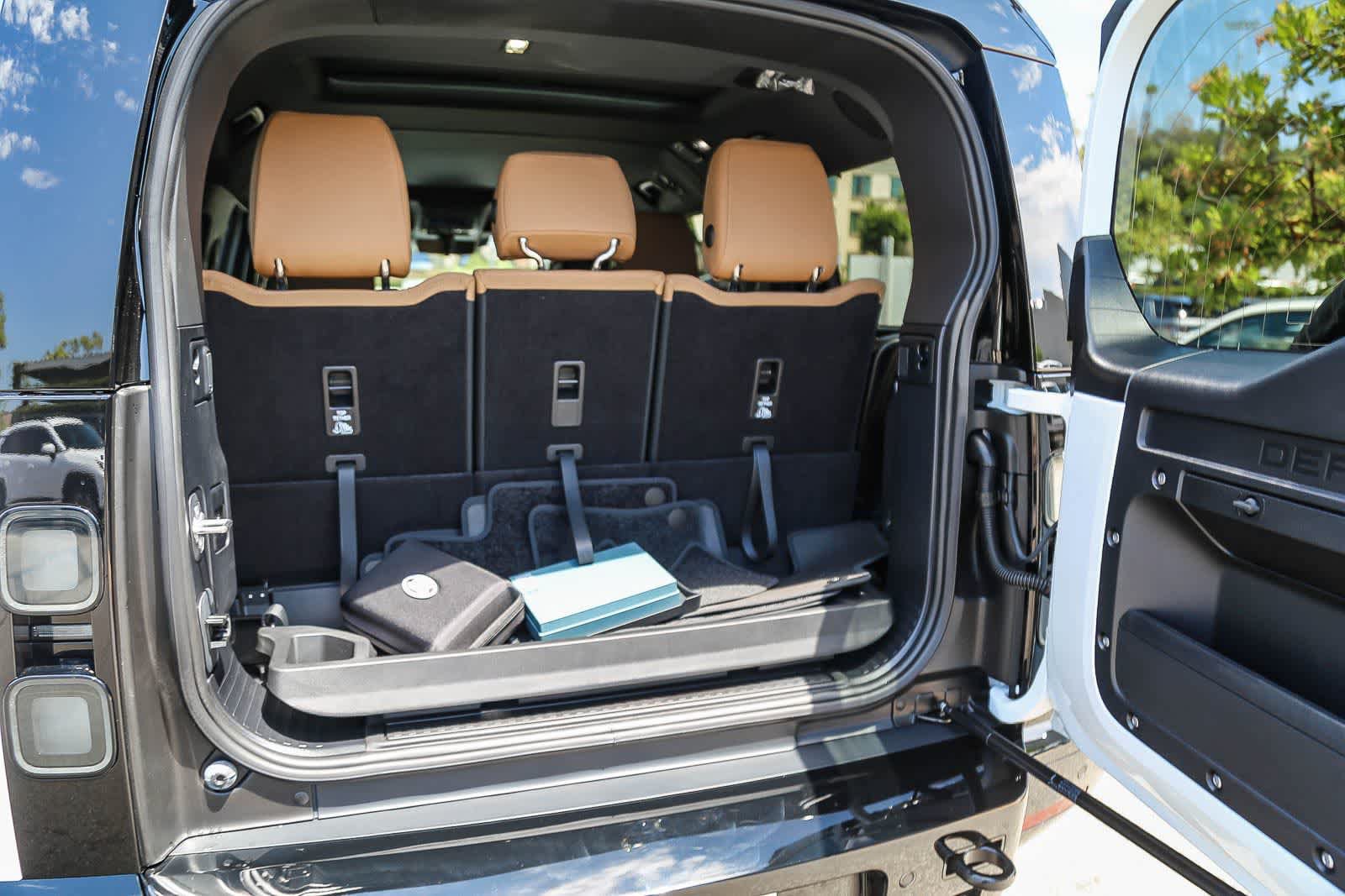 New 2026 Land Rover Defender 130 X-Dynamic SE AWD/4WD image 27
