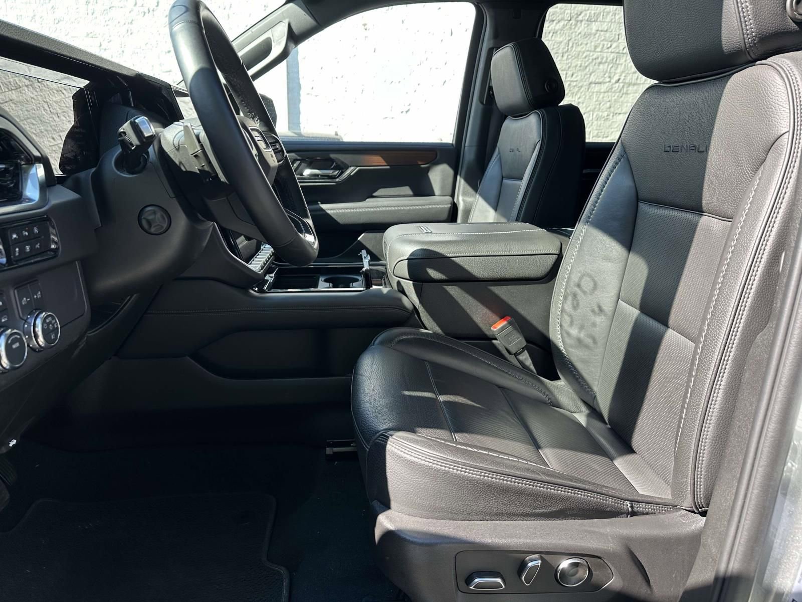 Certified 2025 GMC Yukon Denali AWD/4WD image 22