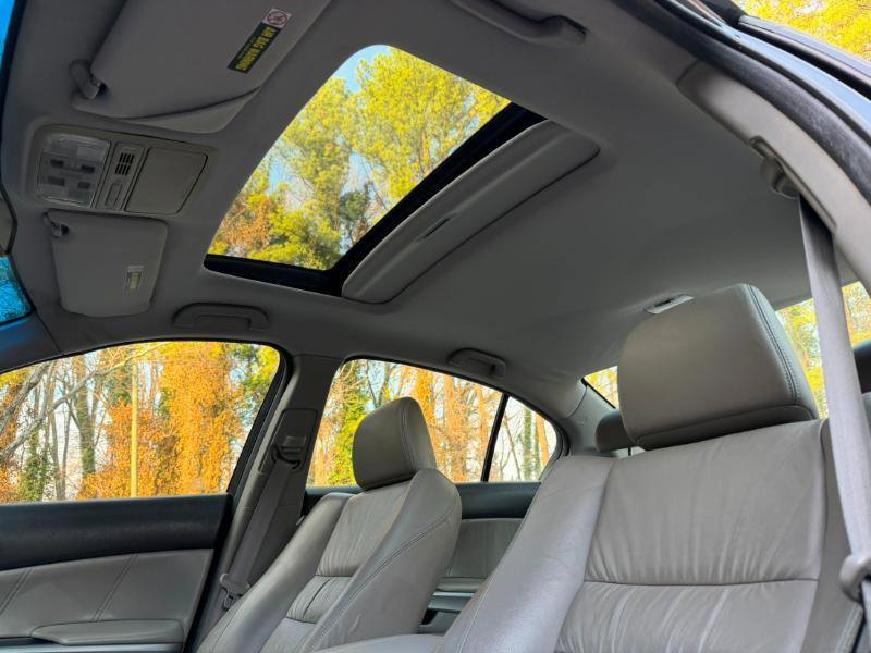 Used 2010 Honda Accord EX-L image 17