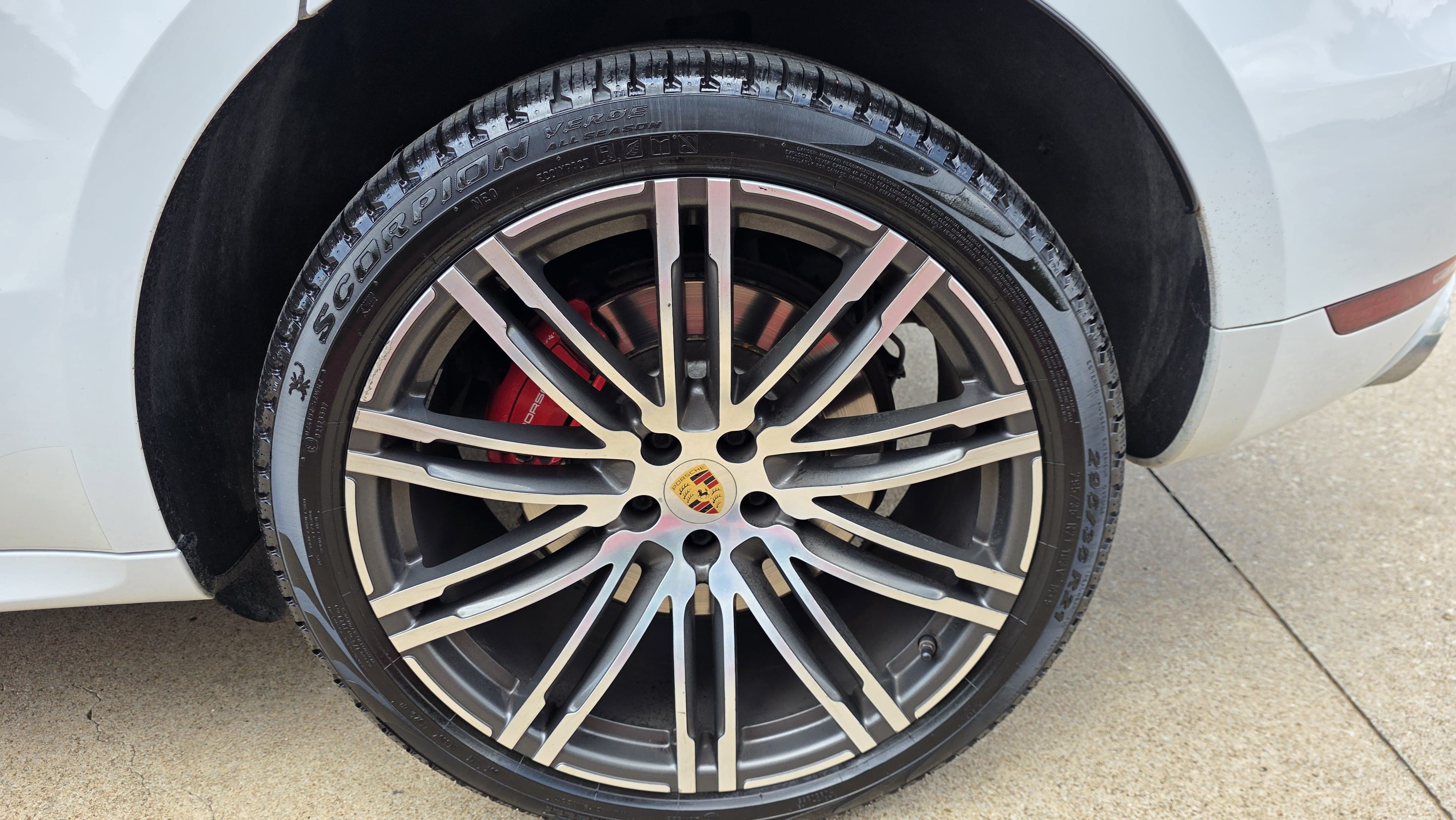Used 2018 Porsche Macan Turbo AWD/4WD image 42