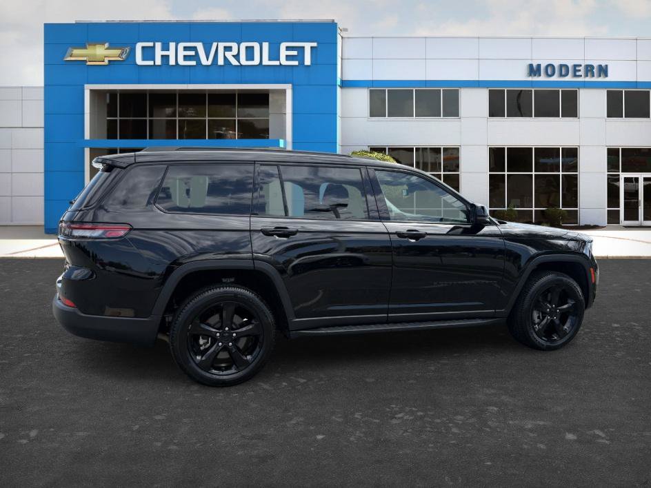 Used 2023 Jeep Grand Cherokee L Limited w/ Black Appearance Package AWD/4WD image 5