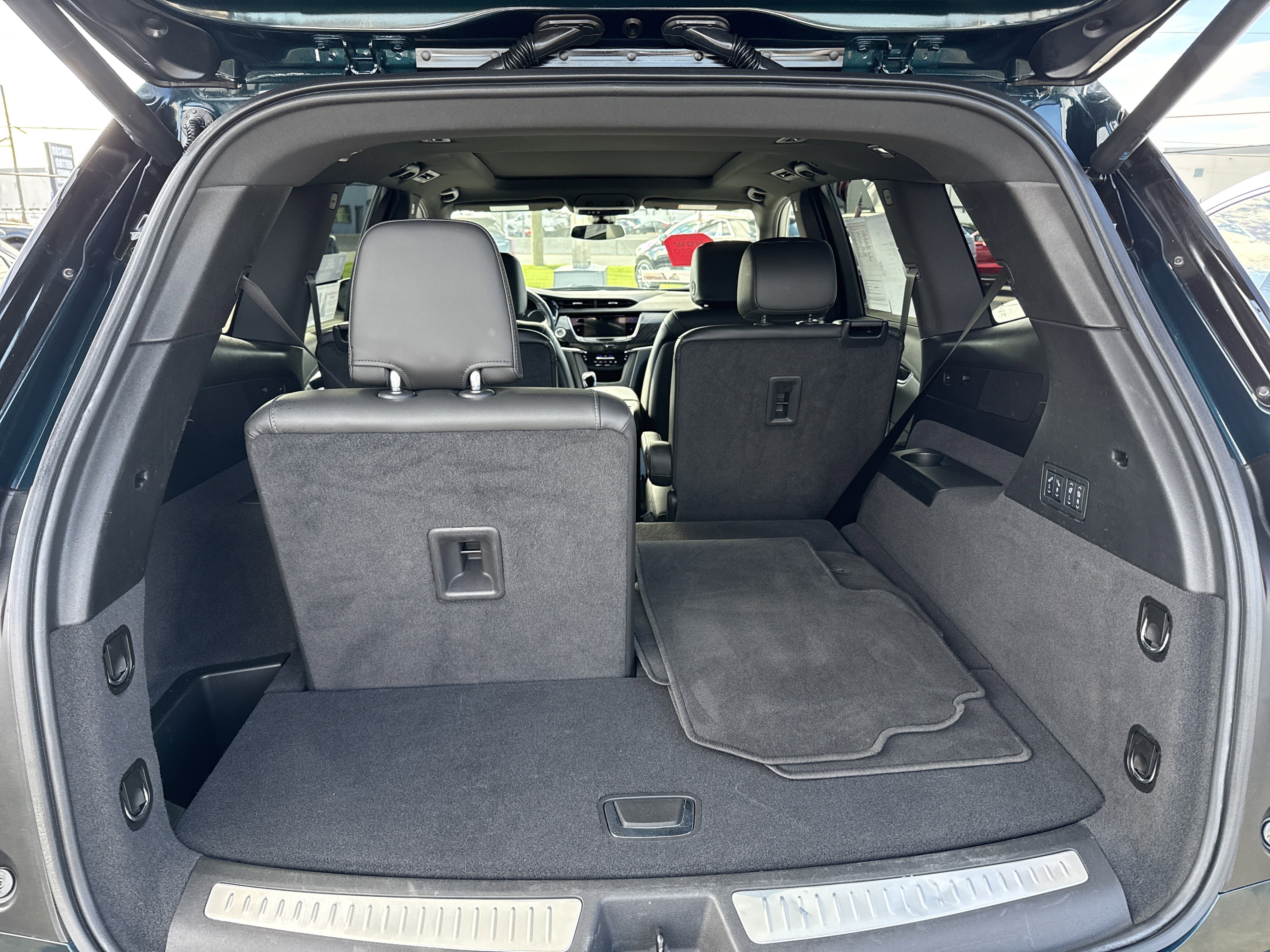 Certified 2025 Cadillac XT6 Premium Luxury FWD image 36
