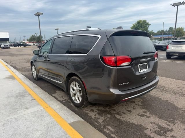 Used 2017 Chrysler Pacifica Touring-L Plus w/ Tire & Wheel Group FWD image 9