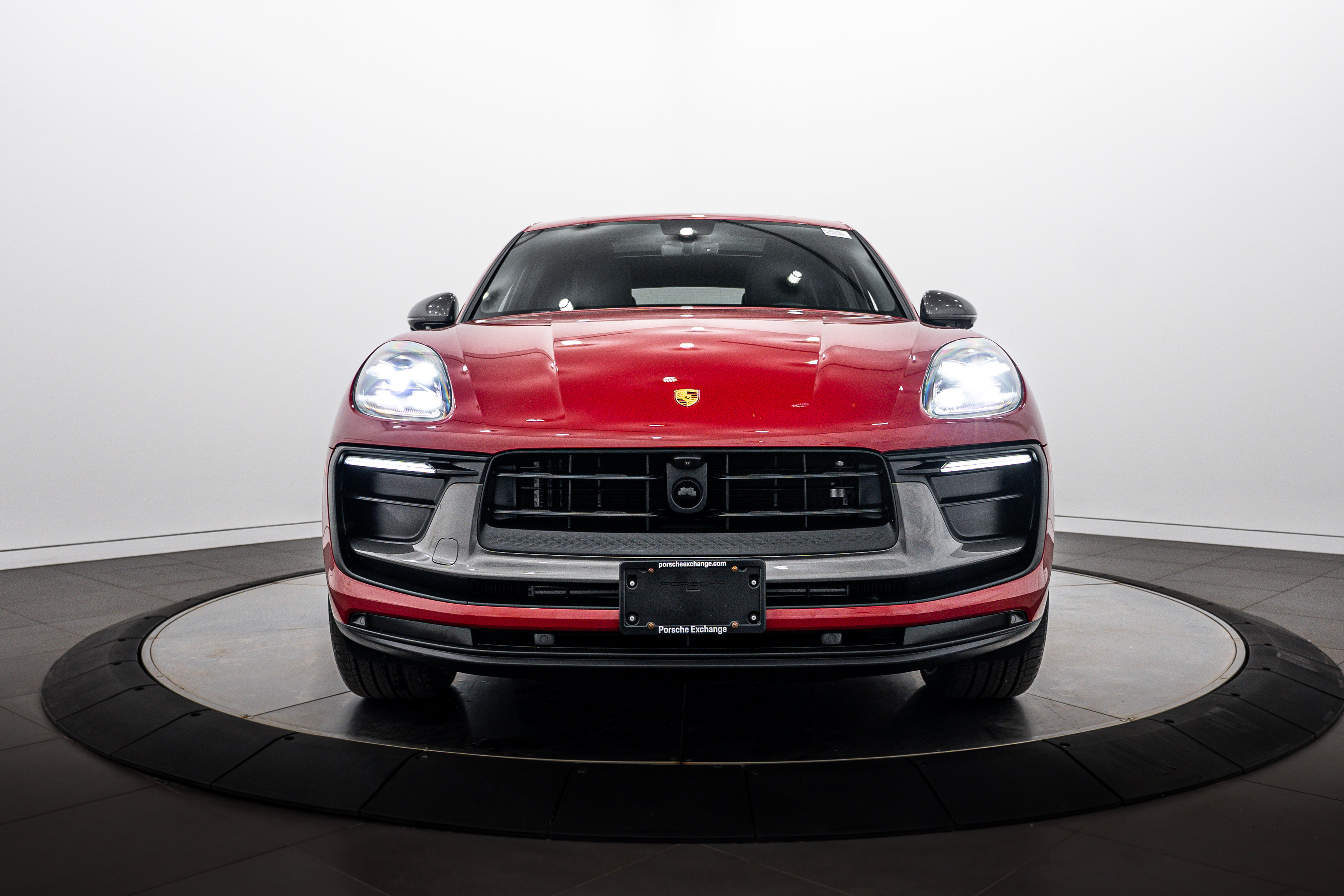 Certified 2026 Porsche Macan Turbo AWD/4WD image 10