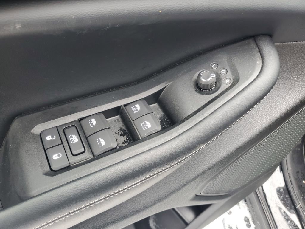 Used 2025 Jeep Grand Cherokee Altitude image 9