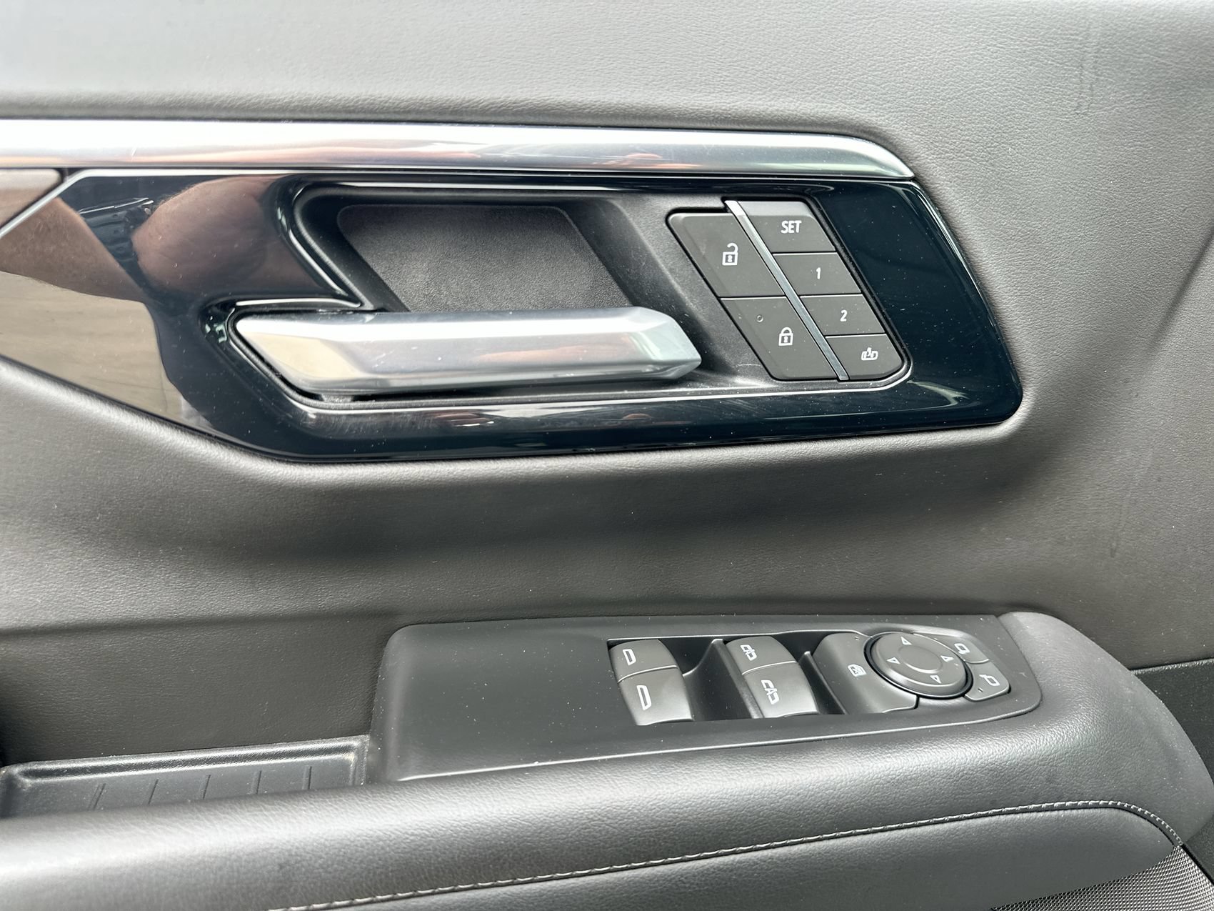 Used 2025 Chevrolet Tahoe LT AWD/4WD image 13