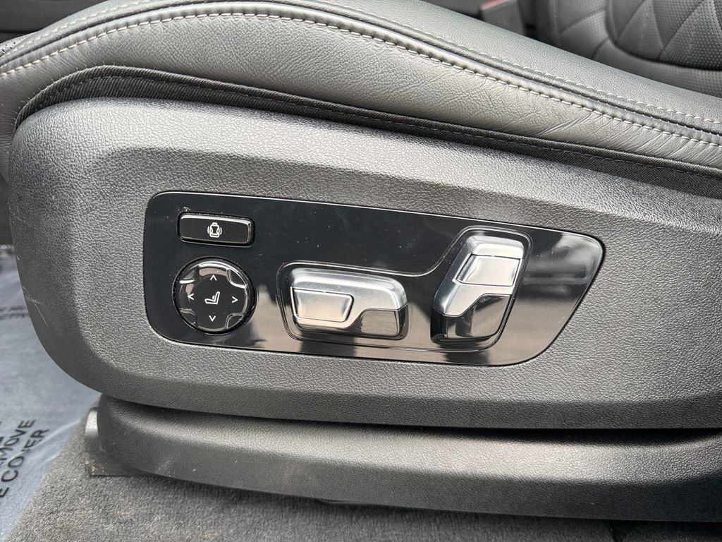 Certified 2024 BMW X7 xDrive40i w/ Executive Package image 35