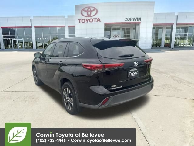 Used 2020 Toyota Highlander XLE AWD/4WD image 10