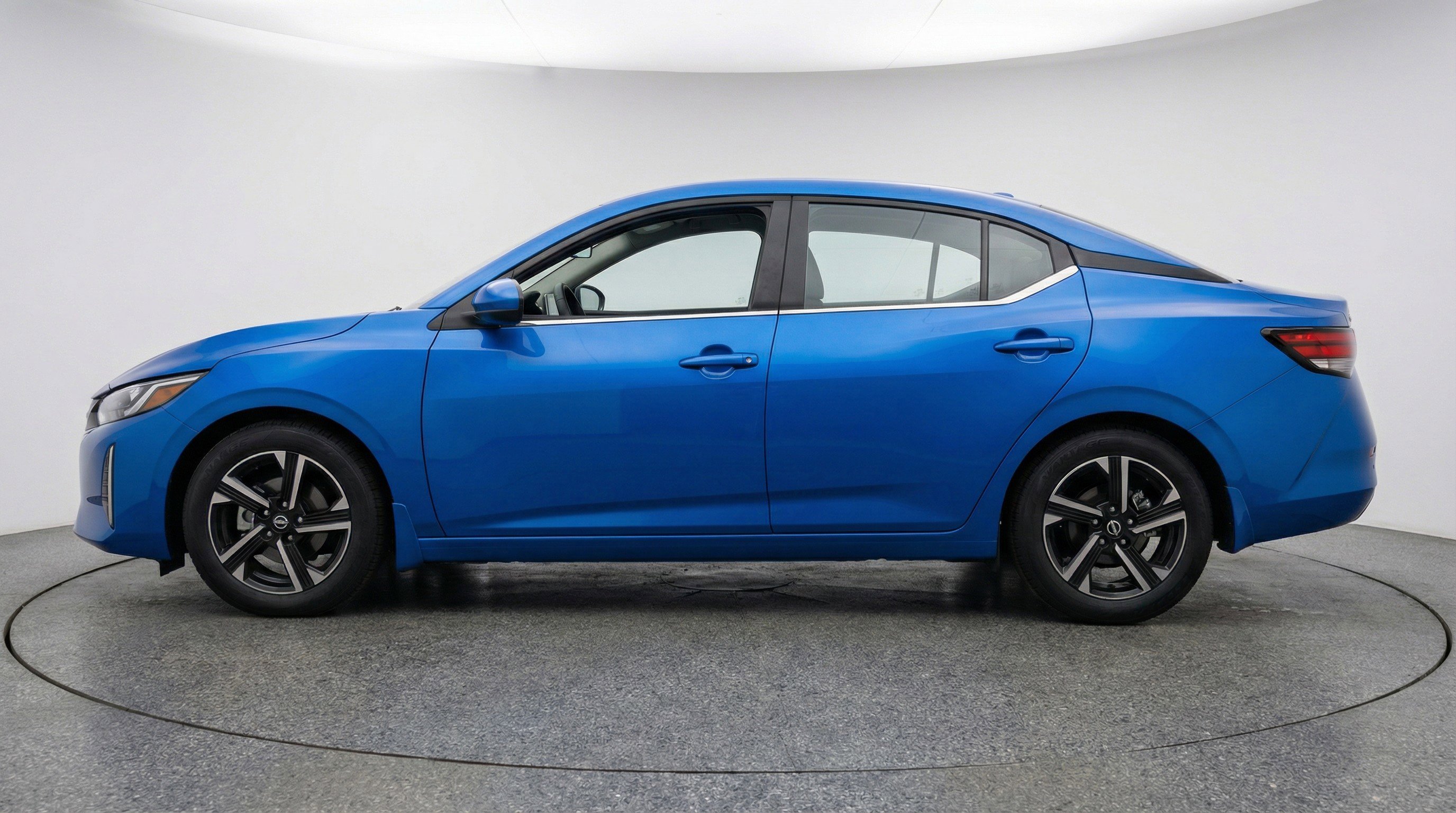 Used 2025 Nissan Sentra SV image 5