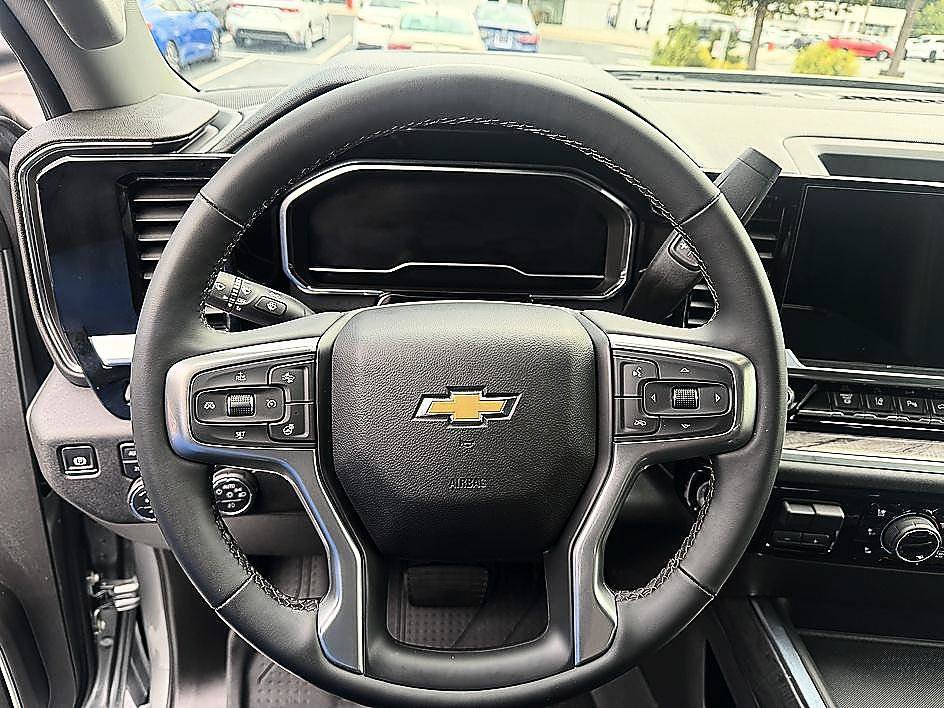 Used 2025 Chevrolet Silverado 2500 LTZ w/ LTZ Premium Package AWD/4WD image 14