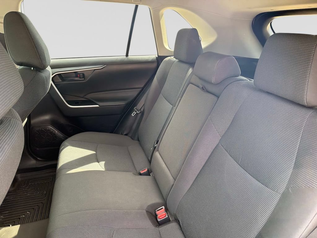 Used 2022 Toyota RAV4 LE AWD/4WD image 15