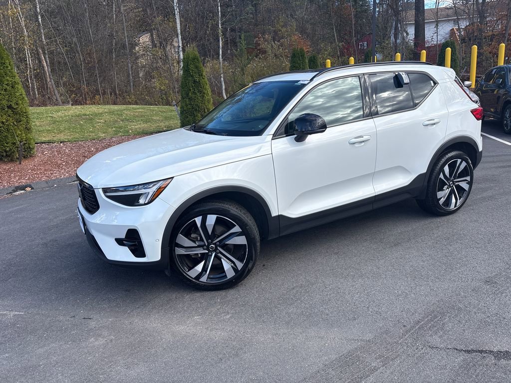 Used 2024 Volvo XC40 B5 Plus w/ Climate Package