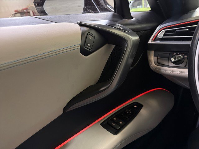 Used 2015 BMW i8 image 21