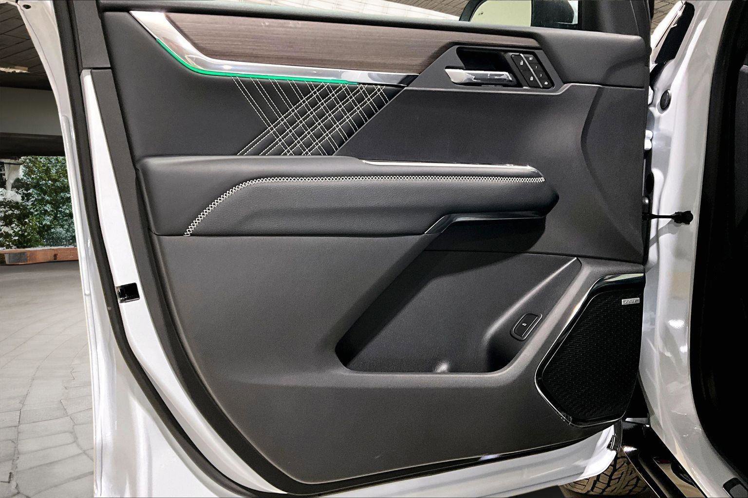 New 2026 GMC Acadia Denali w/ Super Cruise Package image 9